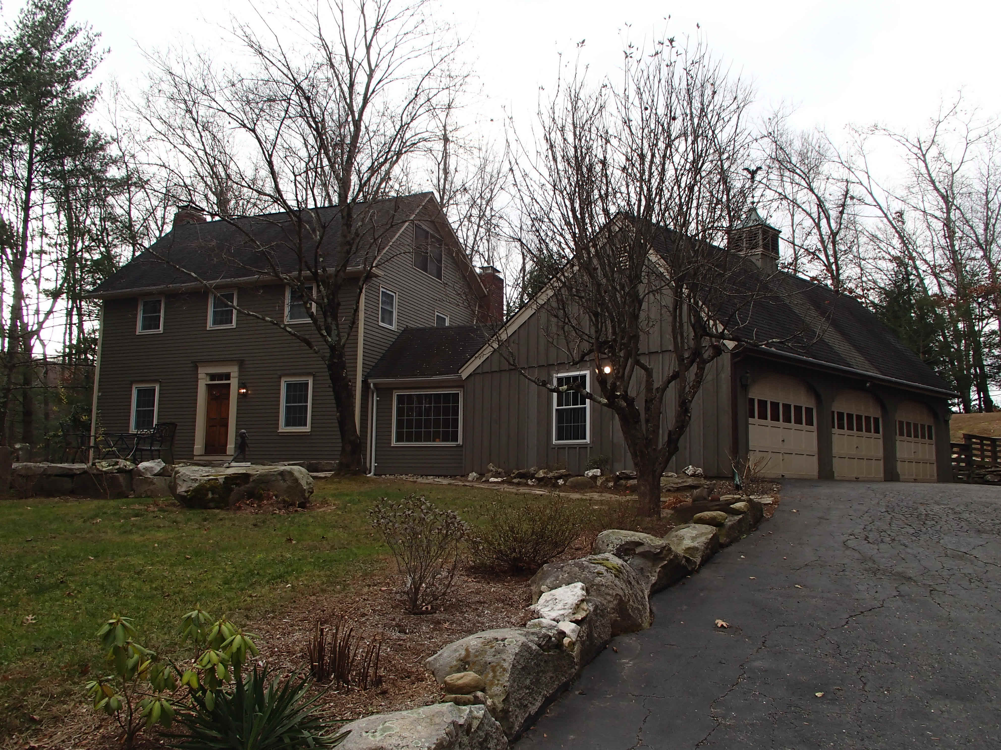 Building photograph for 232 CLAPBOARD RD
